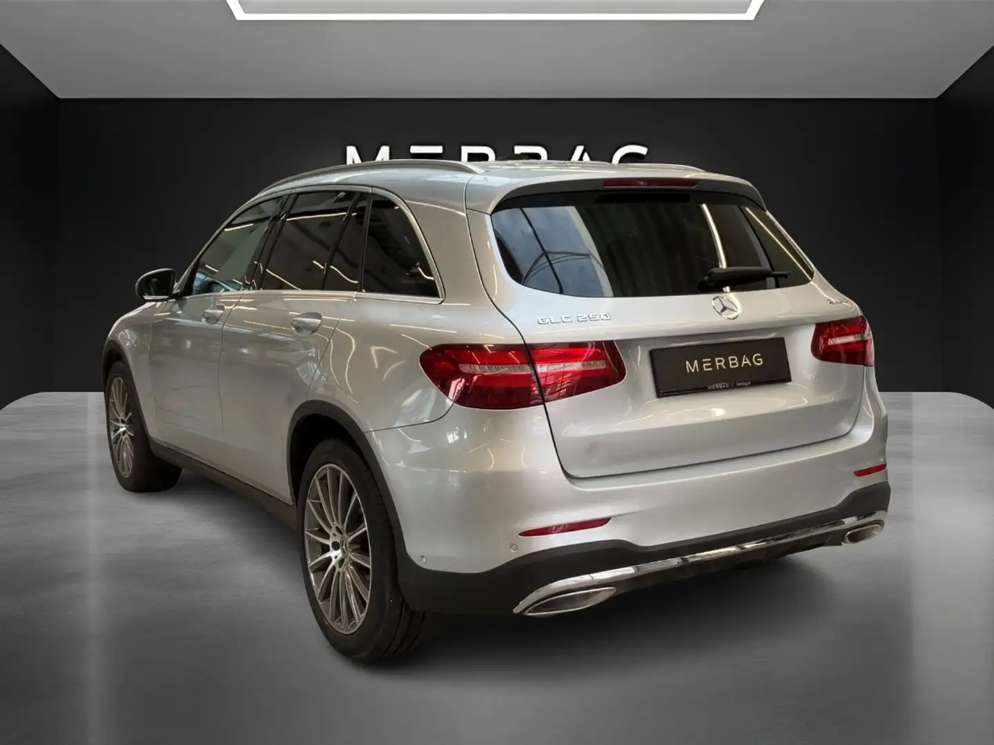 Mercedes-Benz GLC 250 4MATIC AMG Line Argent - 2