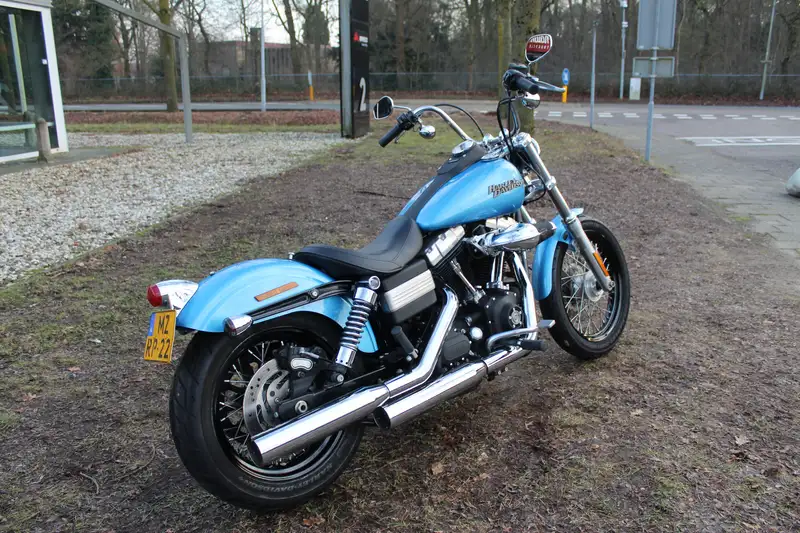 Harley-Davidson Dyna Street Bob - foto 4