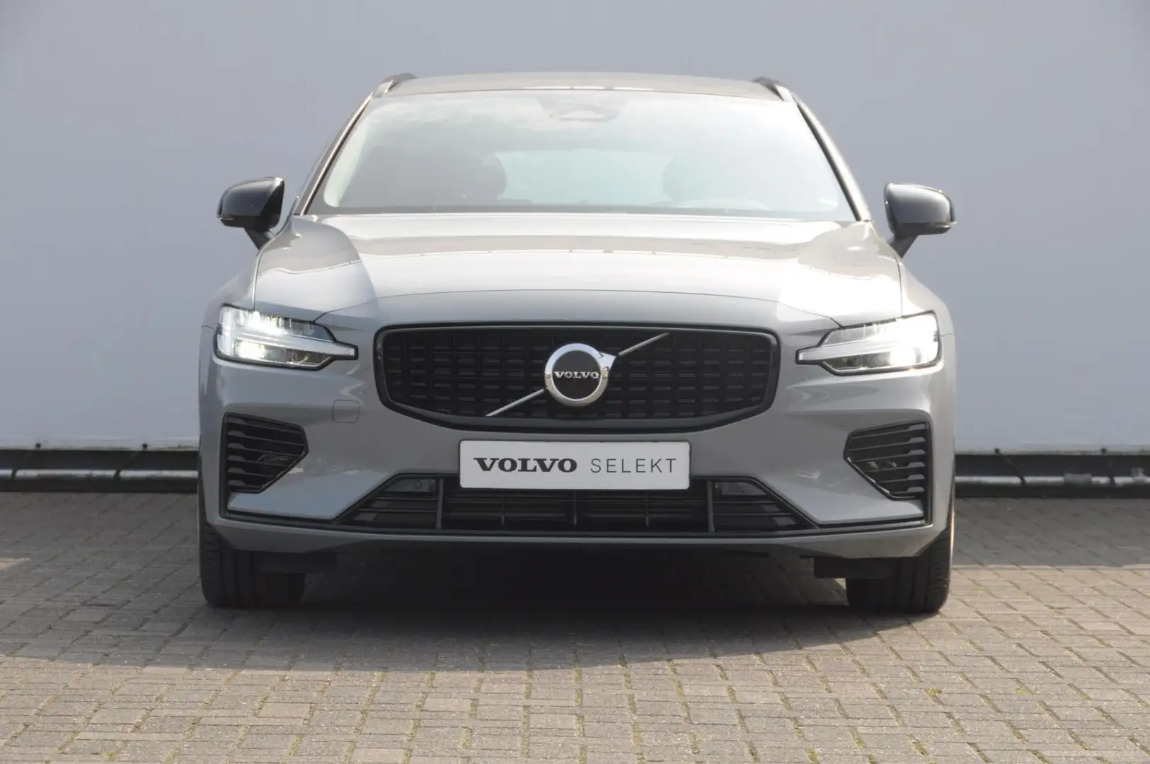 Volvo V60 T6 350PK Automaat Plus Dark / cruise control   / A Grijs - 2