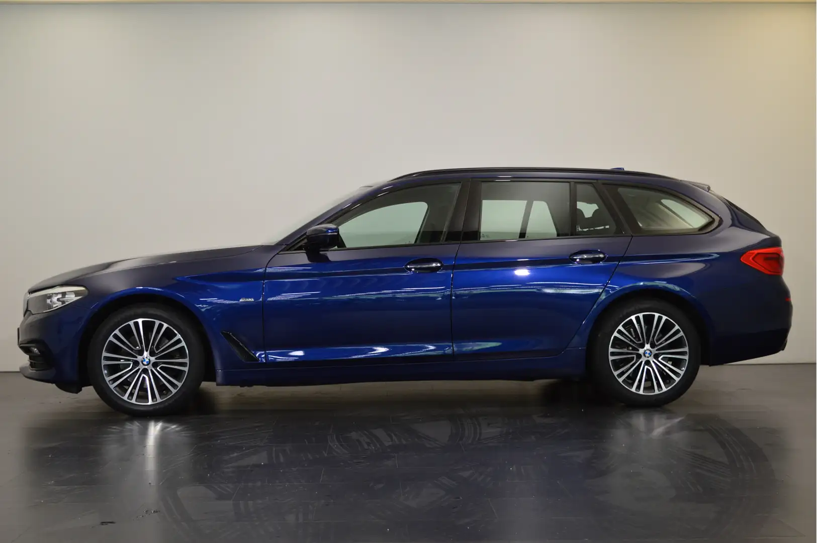BMW 520 5-serie Touring 520i High Executive Sport Line Aut Blue - 2