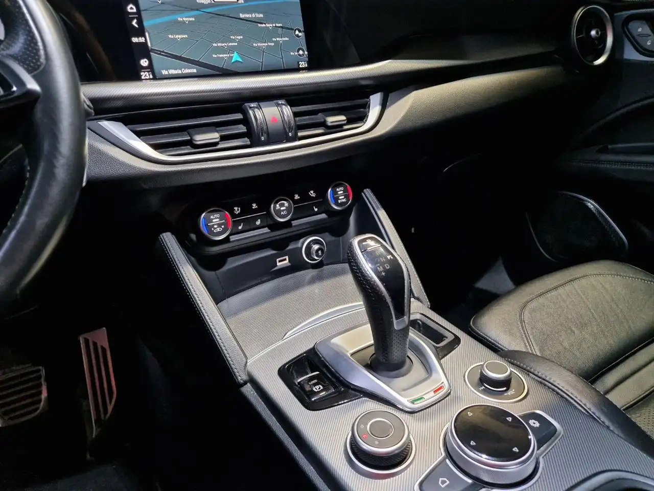 Alfa Romeo Stelvio 2022 — фото 11