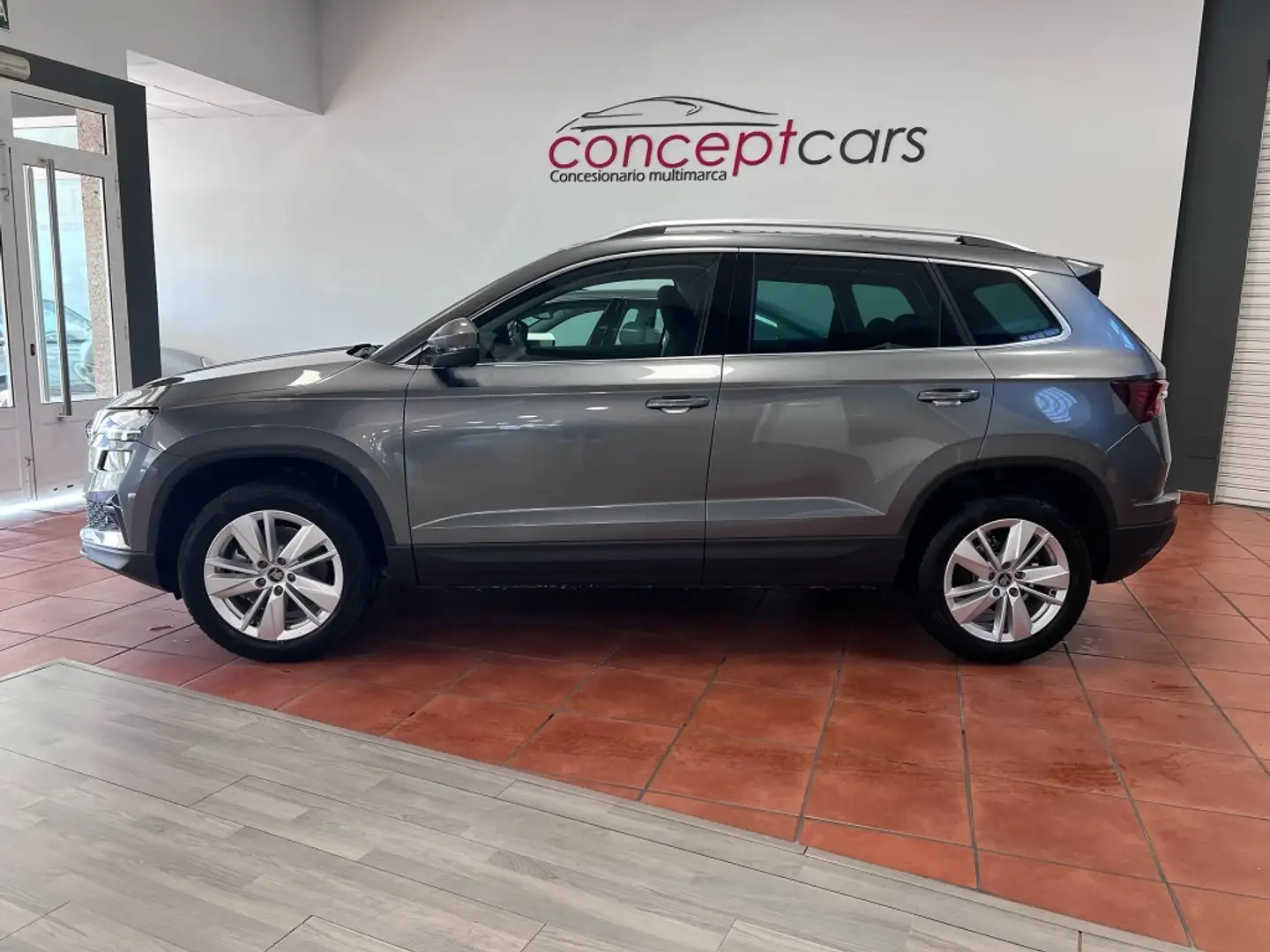Skoda Karoq 1.5 TSI Selection ACT 110KW Gris - 2