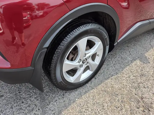 Toyota C-HR 2018 — photo 8