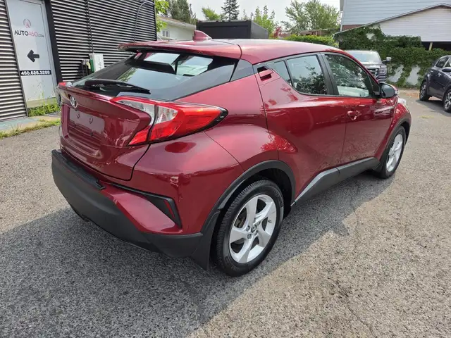 Toyota C-HR 2018 — photo 7
