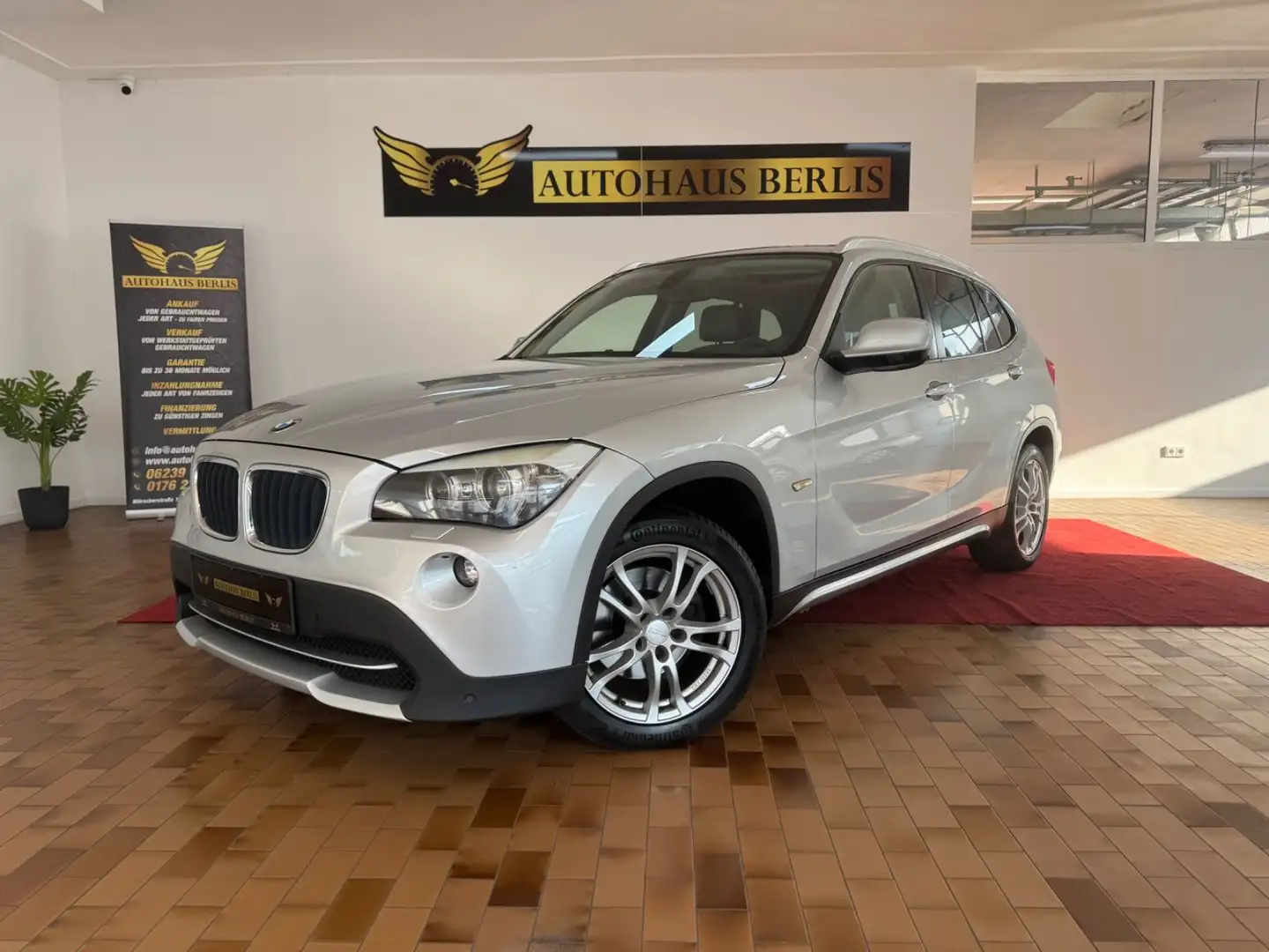 BMW X1 2.0 d sDrive/AUTMTK/1.HND/SCHKFT/PANO/NAV/TEM Silber - 1