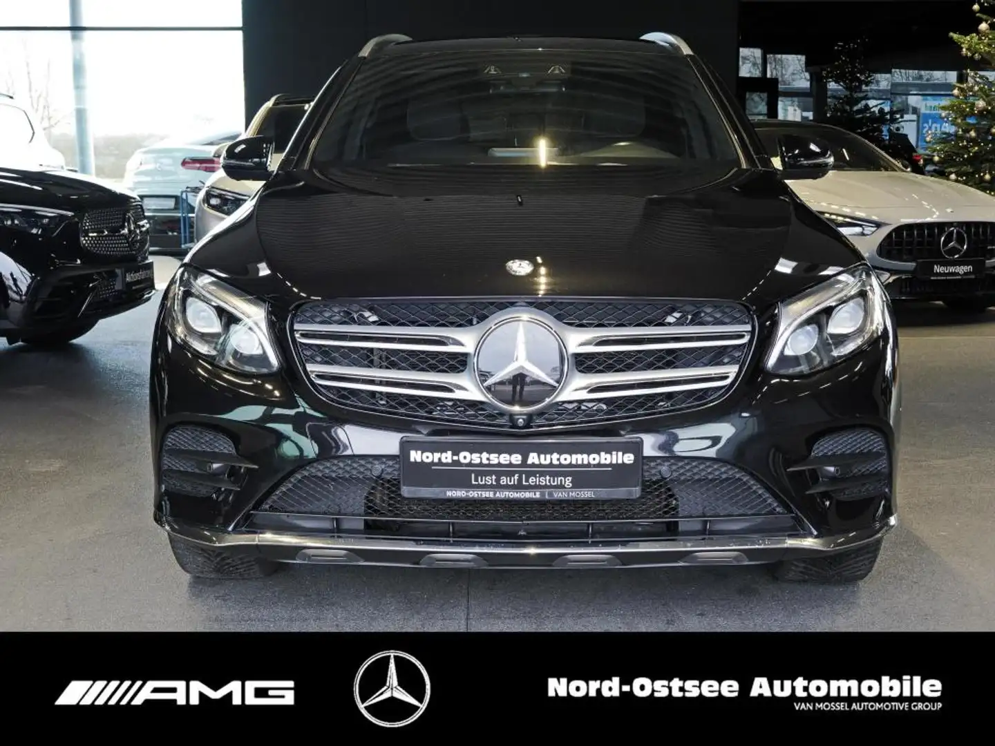 Mercedes-Benz GLC 220 d 4M AMG 360 AHK LED PANO PDC SHZ Schwarz - 2