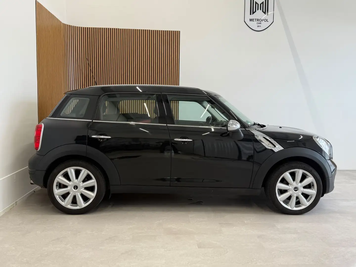 MINI One Countryman 1.6 PDC/KLIMA/LMF/ZV+TÜV 07.27 Schwarz - 2
