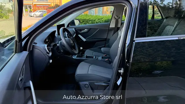 Audi Q2 view 8