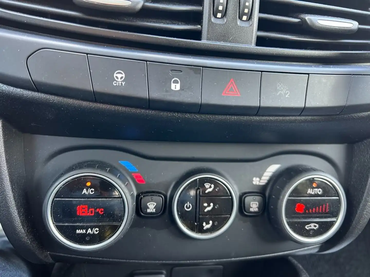 Fiat Tipo Lounge, Car-Play, Vitre Teintées Grijs - 2