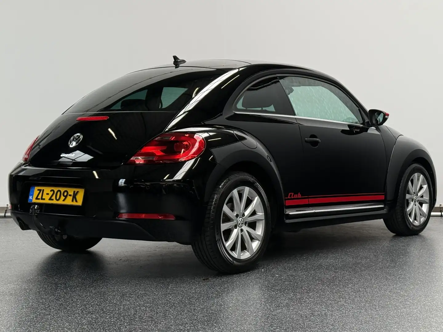 Volkswagen Beetle 1.2 TSI Design BlueMotion | Stoelverwarming | Navi Schwarz - 2