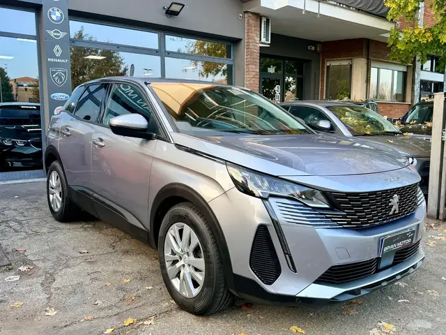 Peugeot 3008 view 3