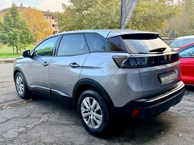 Peugeot 3008 view 4