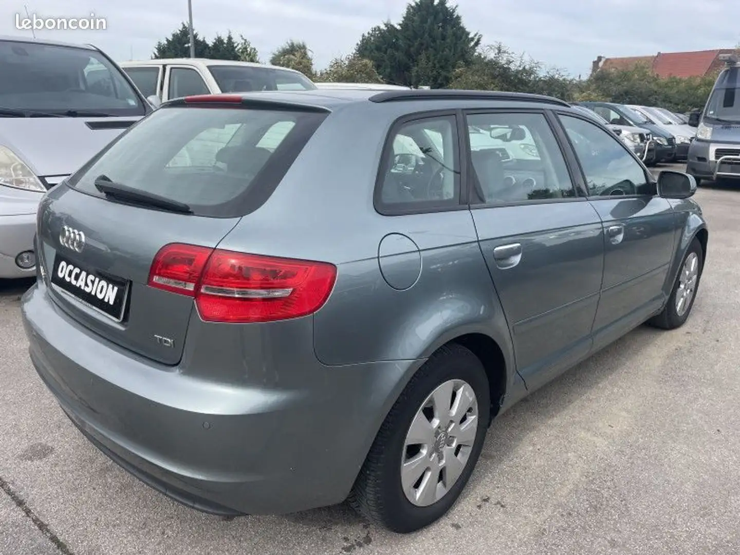 Audi A3 1.6 TDI 105CH DPF START-STOP AMBITION LUXE Bleu - 2