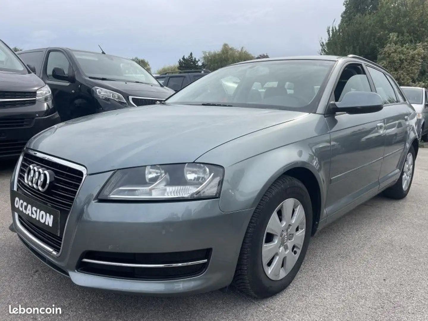 Audi A3 1.6 TDI 105CH DPF START-STOP AMBITION LUXE Bleu - 1