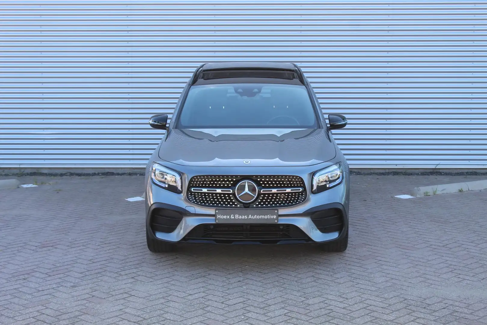 Mercedes-Benz GLB 200 AMG/Pano/5 pers/Carplay/Night/Camera/Sfeer Grijs - 2