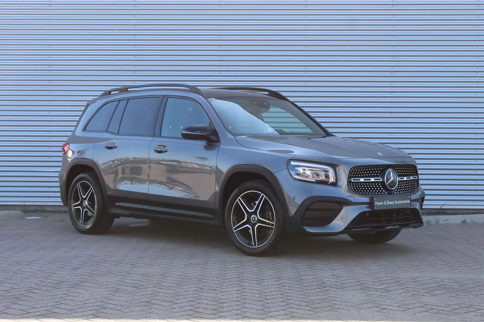 Mercedes-Benz GLB 200 AMG/Pano/5 pers/Carplay/Night/Camera/Sfeer Grijs - 2