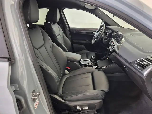BMW X4 view 11