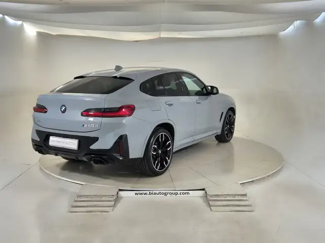 BMW X4 view 5