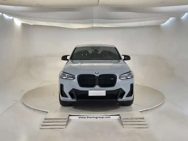 BMW X4 view 3