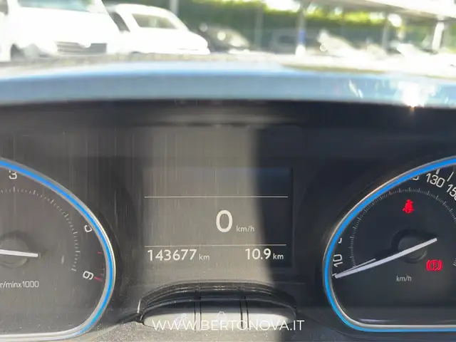 Peugeot 2008 view 13