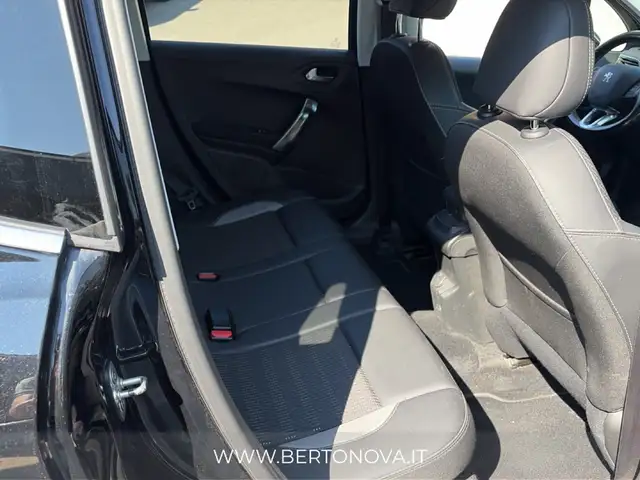 Peugeot 2008 view 9