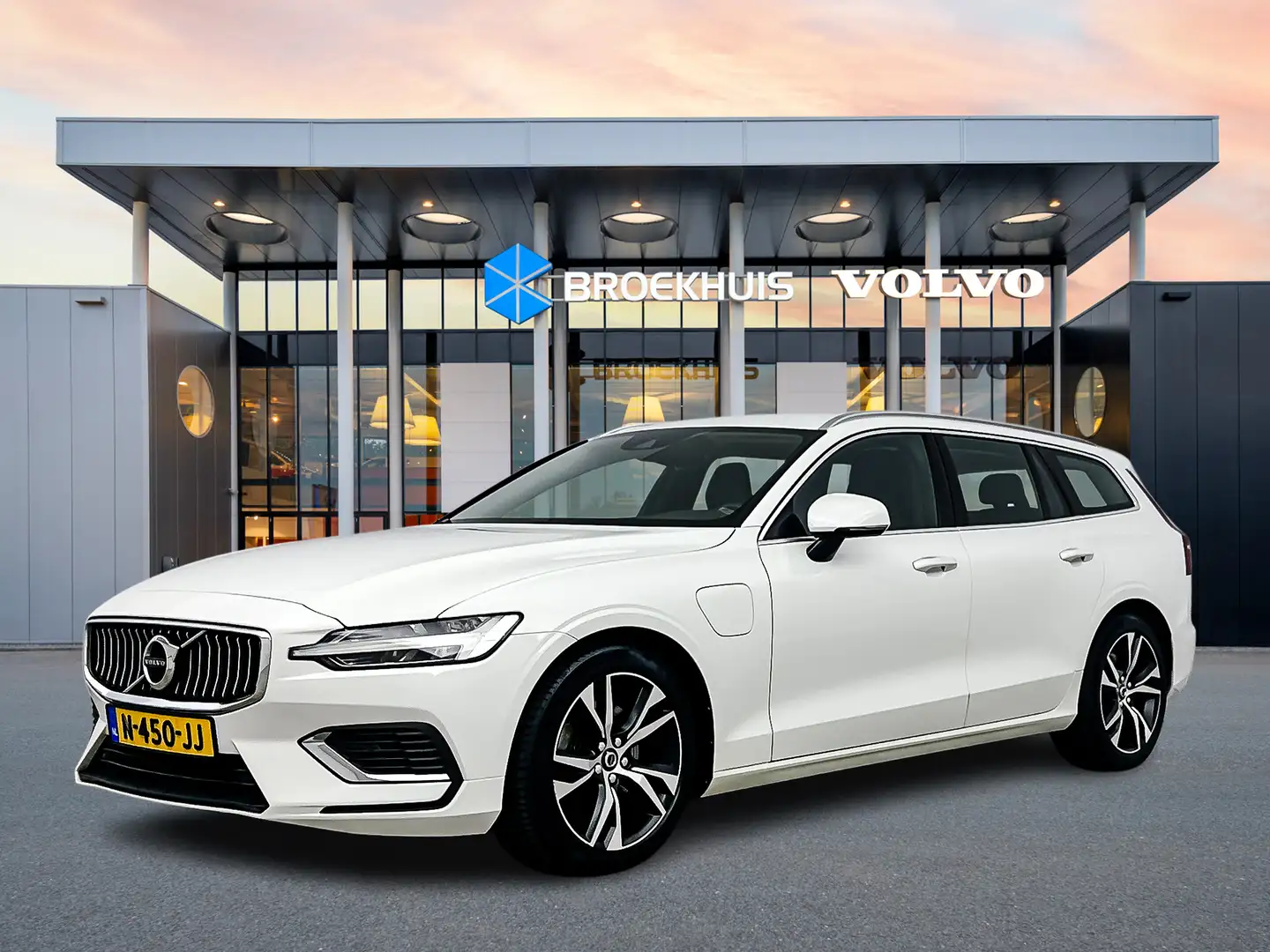 Volvo V60 T6 Recharge AWD Momentum Pro | 18' | Leder | Parke Wit - 1