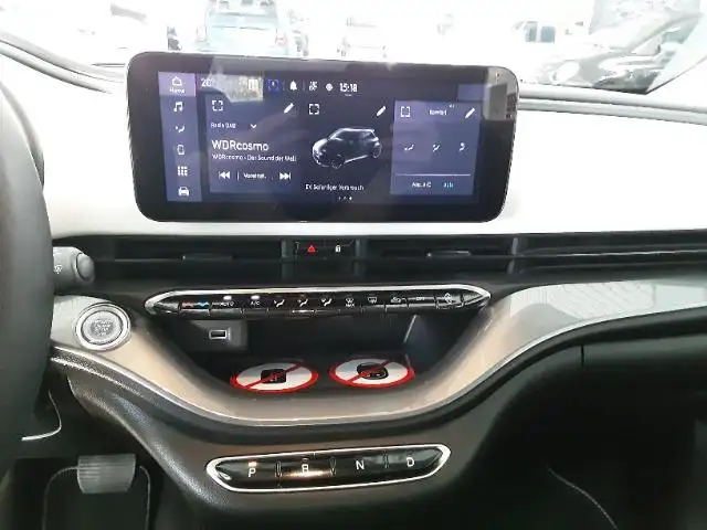 Fiat 500E view 15