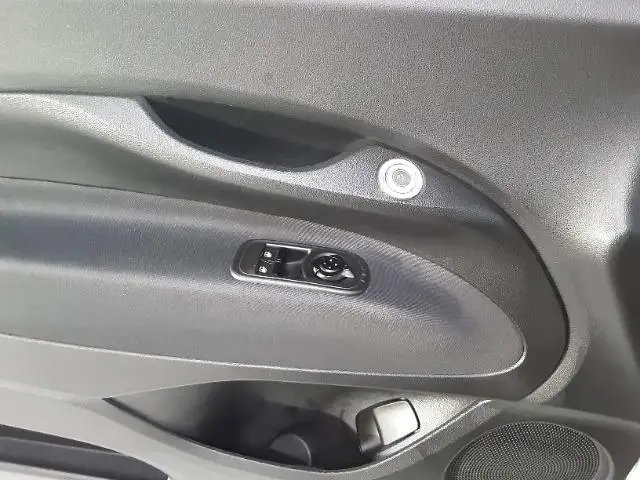 Fiat 500E view 11