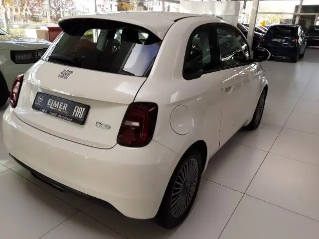 Fiat 500E view 5
