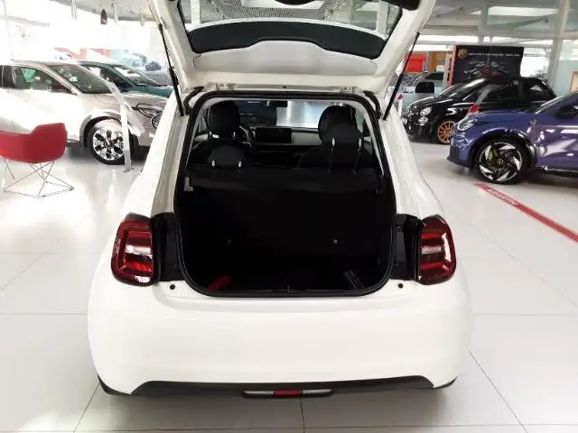 Fiat 500E view 8