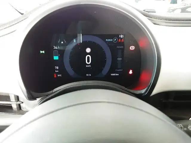 Fiat 500E view 12