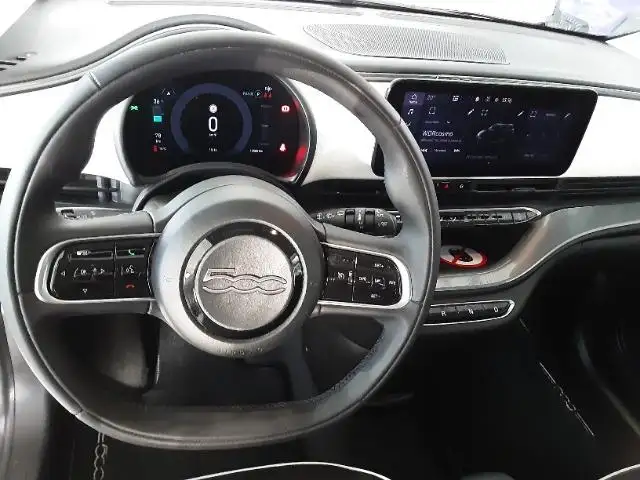 Fiat 500E view 13