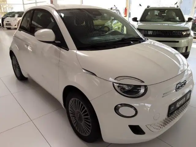 Fiat 500E view 6