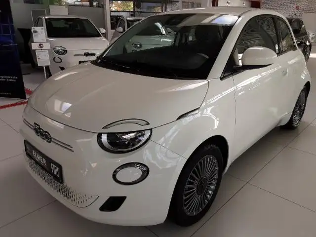 Fiat 500E view 2