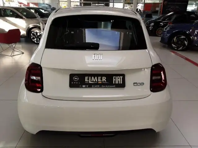 Fiat 500E view 4