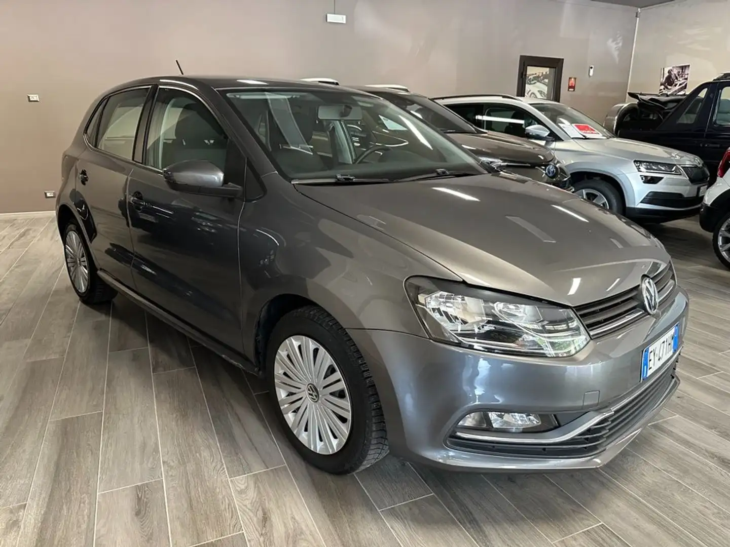 Volkswagen Polo Polo 5p 1.4 tdi Comfortline - Neopatentati Gris - 1