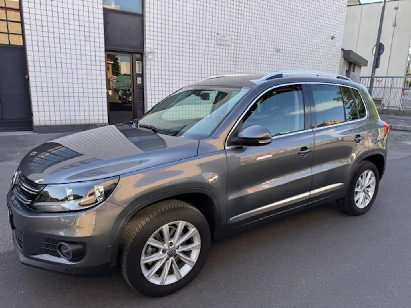 Volkswagen Tiguan PARI  AL NUOVO   !!! Grigio - 2