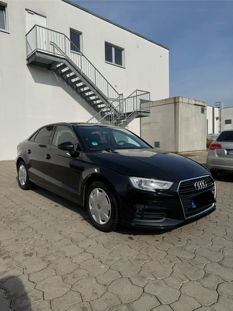 Audi A3 1.6 TDI Limousine Schwarz - 1