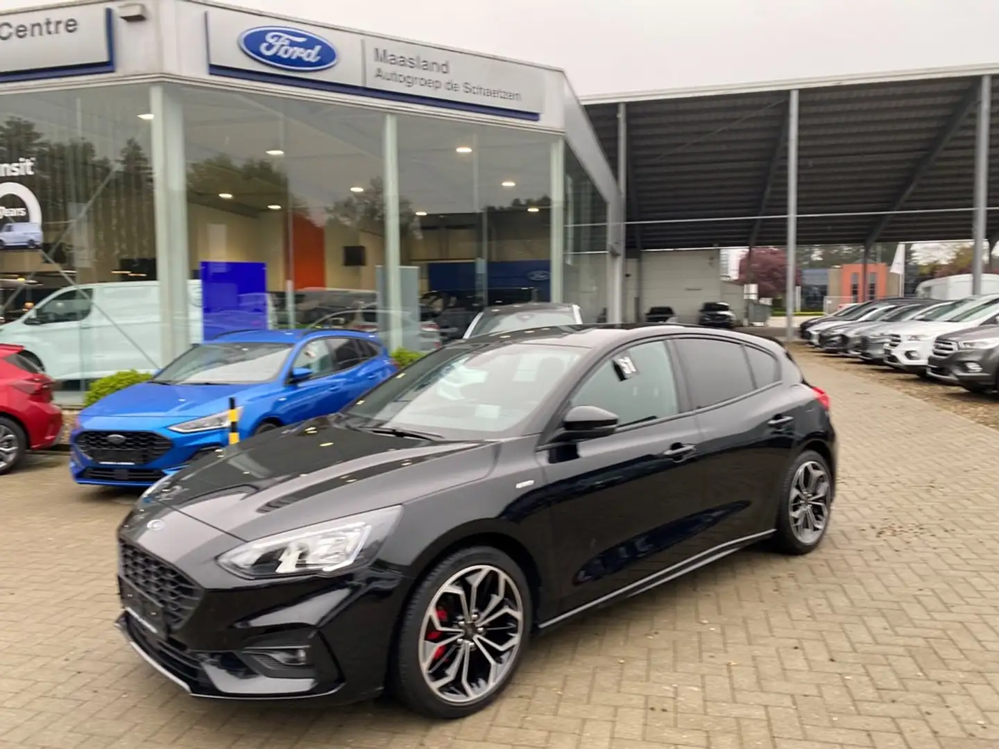Ford Focus ST-Line 5D 1000i 125PK M6: cruise control, navi, c Schwarz - 1