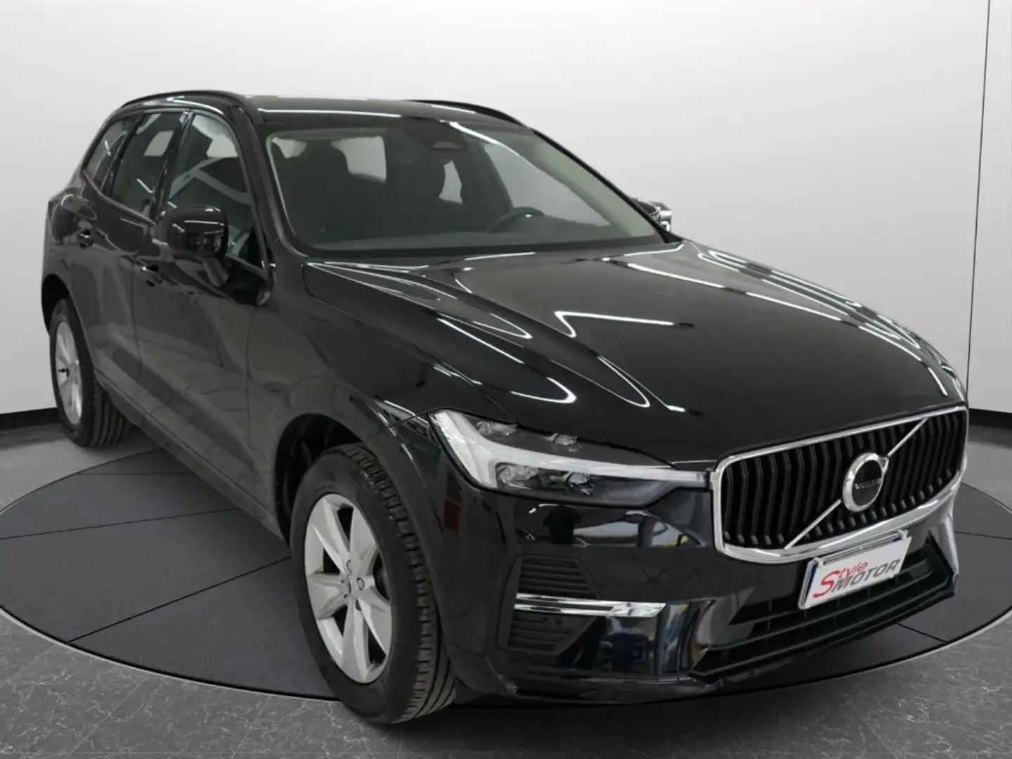 Volvo XC60 B4 (d) AWD automatico Momentum Sport Nero - 2