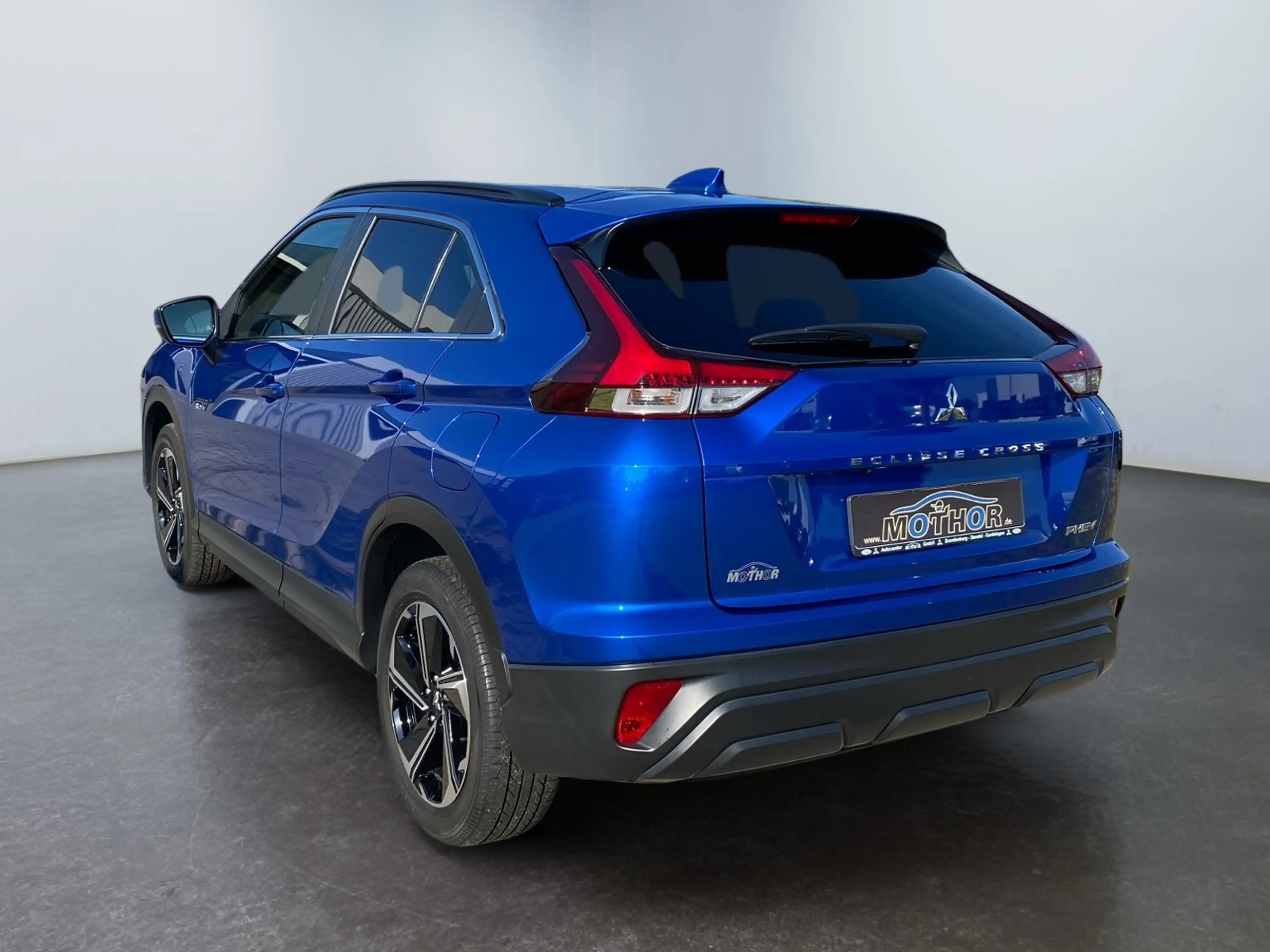 Mitsubishi Eclipse Cross Basis 2.4 PHEV 4WD TEMP+KAM+SHZ — photo 4