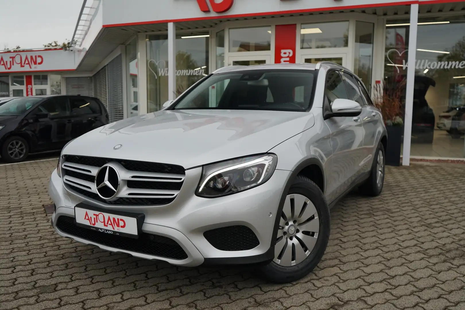 Mercedes-Benz GLC 220 d 4Matic Srebrny - 2