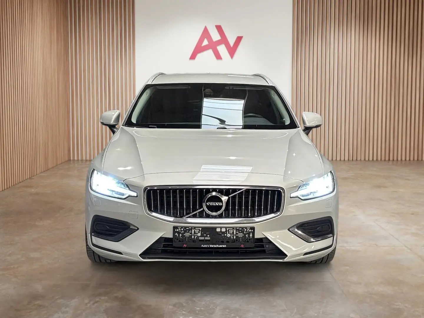 Volvo V60 D4 Inscription Aut. ** Memory | Pilot Assist | ... Grijs - 2