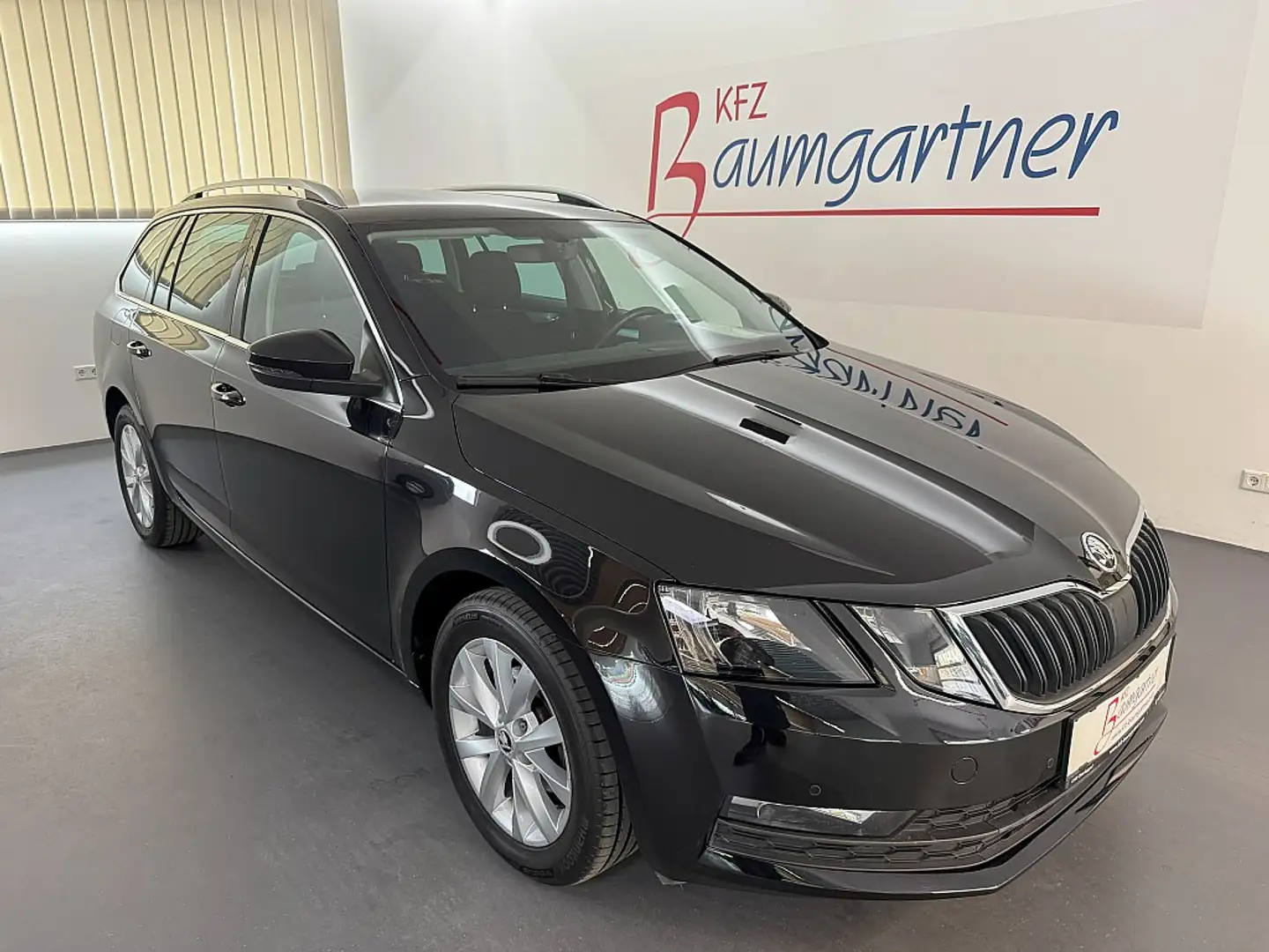 Skoda Octavia Combi 1,6 TDI  *NAVI*Sitzheizung*Getönte Scheib... Noir - 1