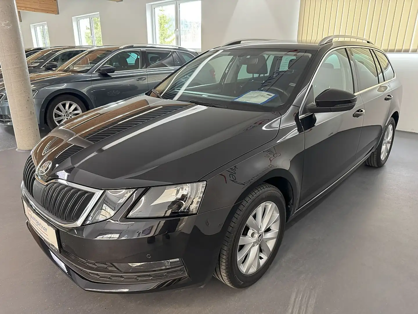Skoda Octavia Combi 1,6 TDI  *NAVI*Sitzheizung*Getönte Scheib... Noir - 2