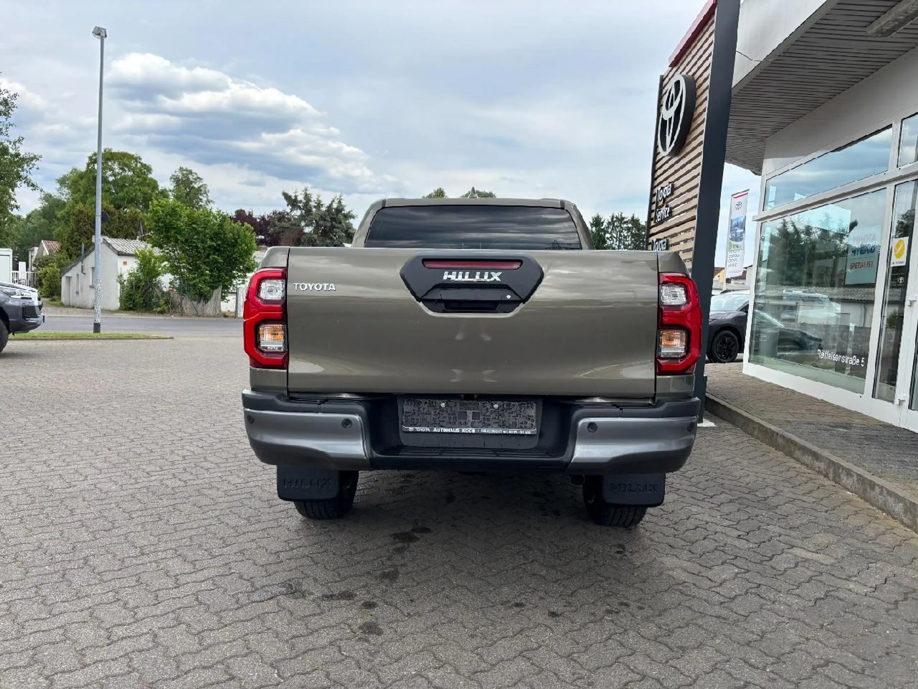 Toyota Hilux Double Cab Invincible 4x4 2.8 Aut sofort verf MHEV — photo 8