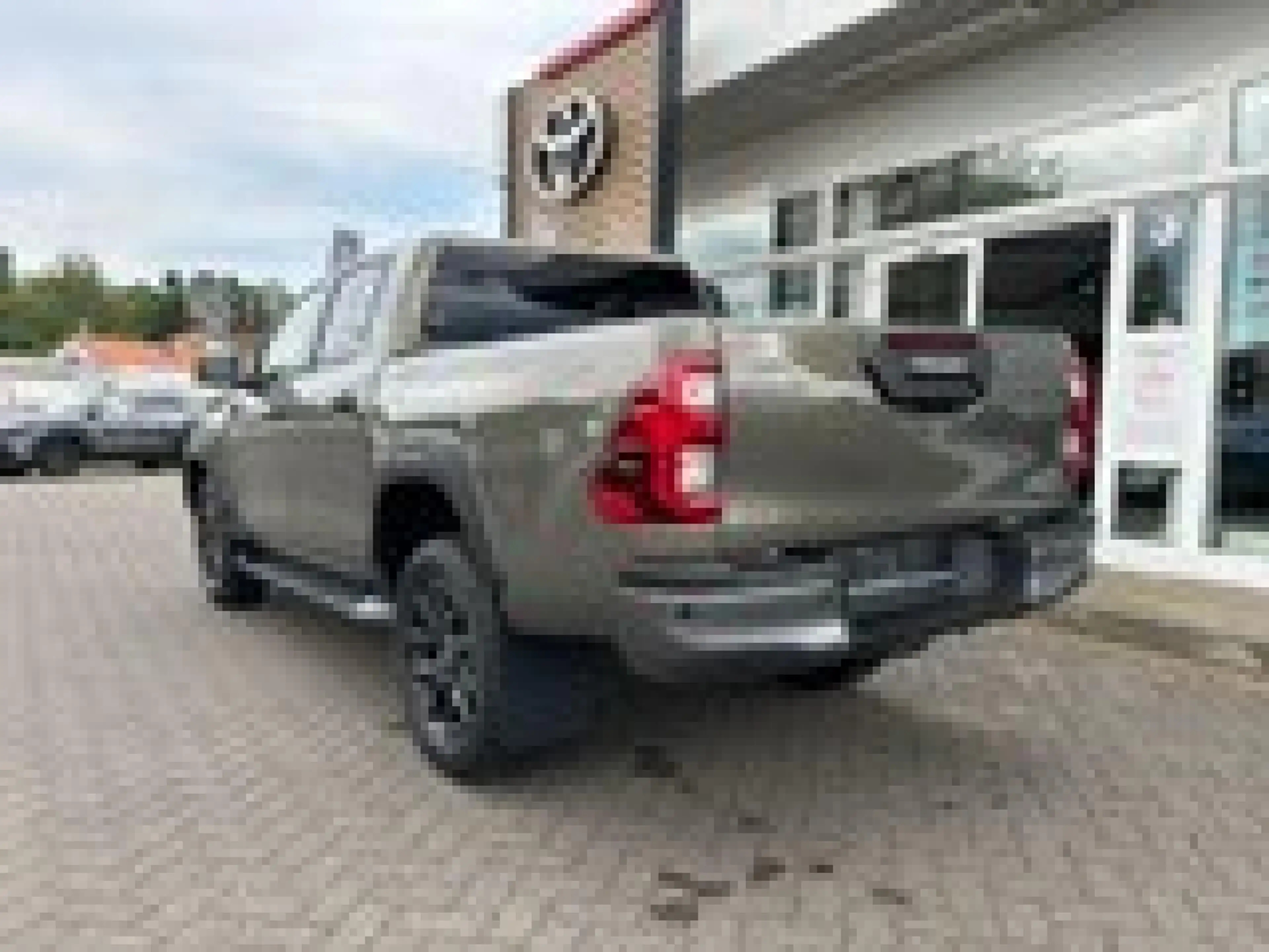 Toyota Hilux Double Cab Invincible 4x4 2.8 Aut sofort verf MHEV — photo 6