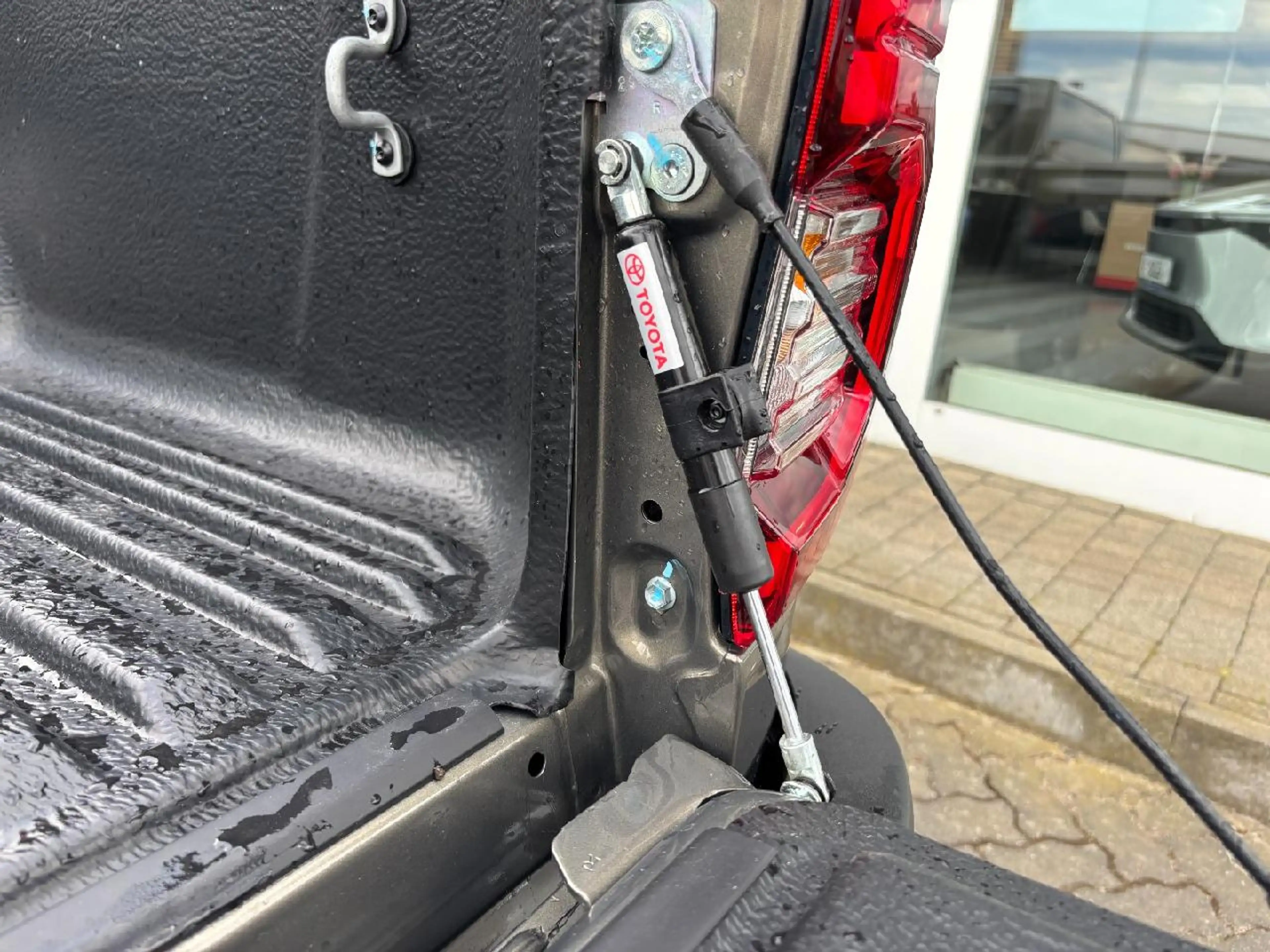 Toyota Hilux Double Cab Invincible 4x4 2.8 Aut sofort verf MHEV — photo 7