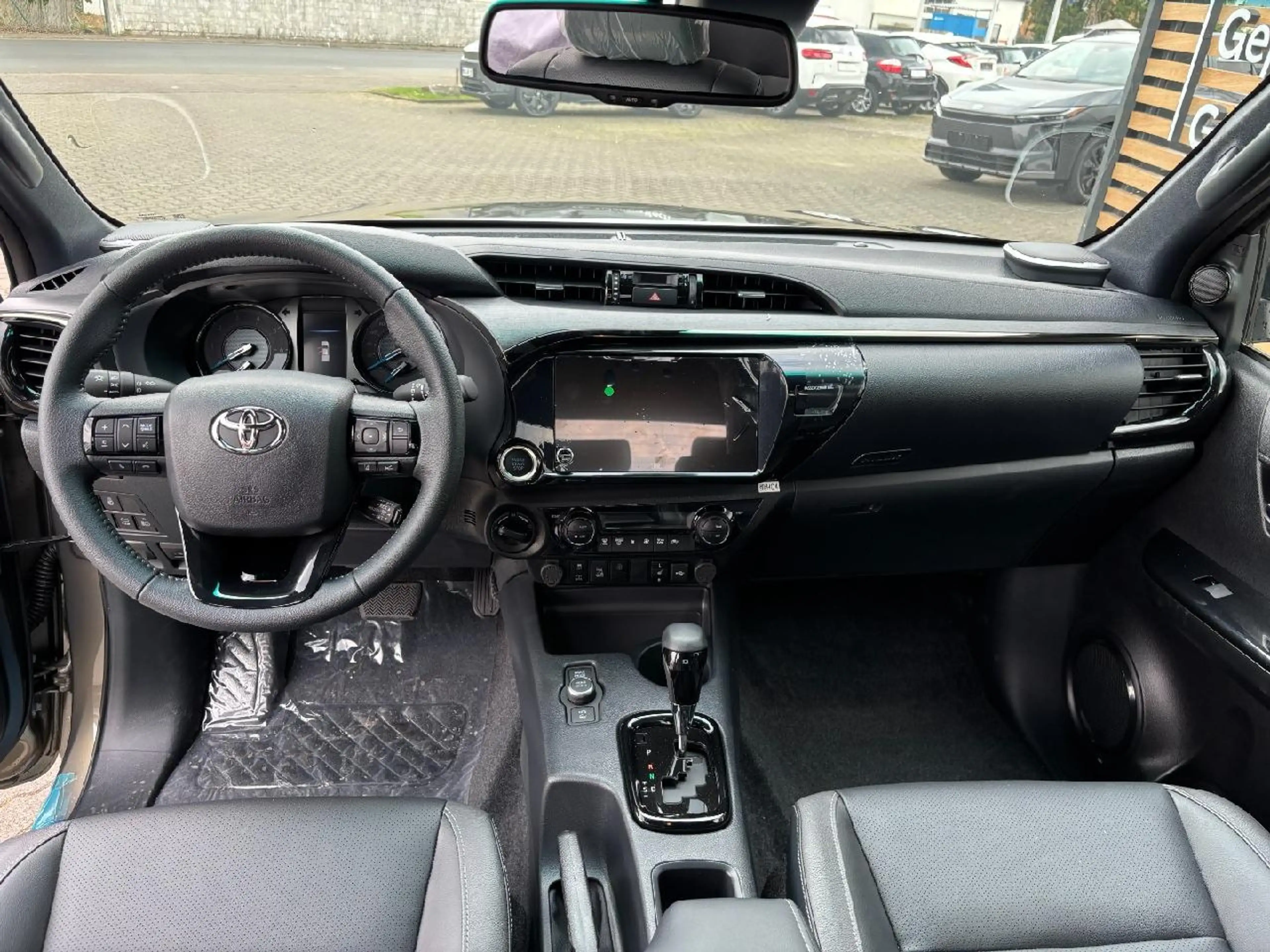 Toyota Hilux Double Cab Invincible 4x4 2.8 Aut sofort verf MHEV — photo 11