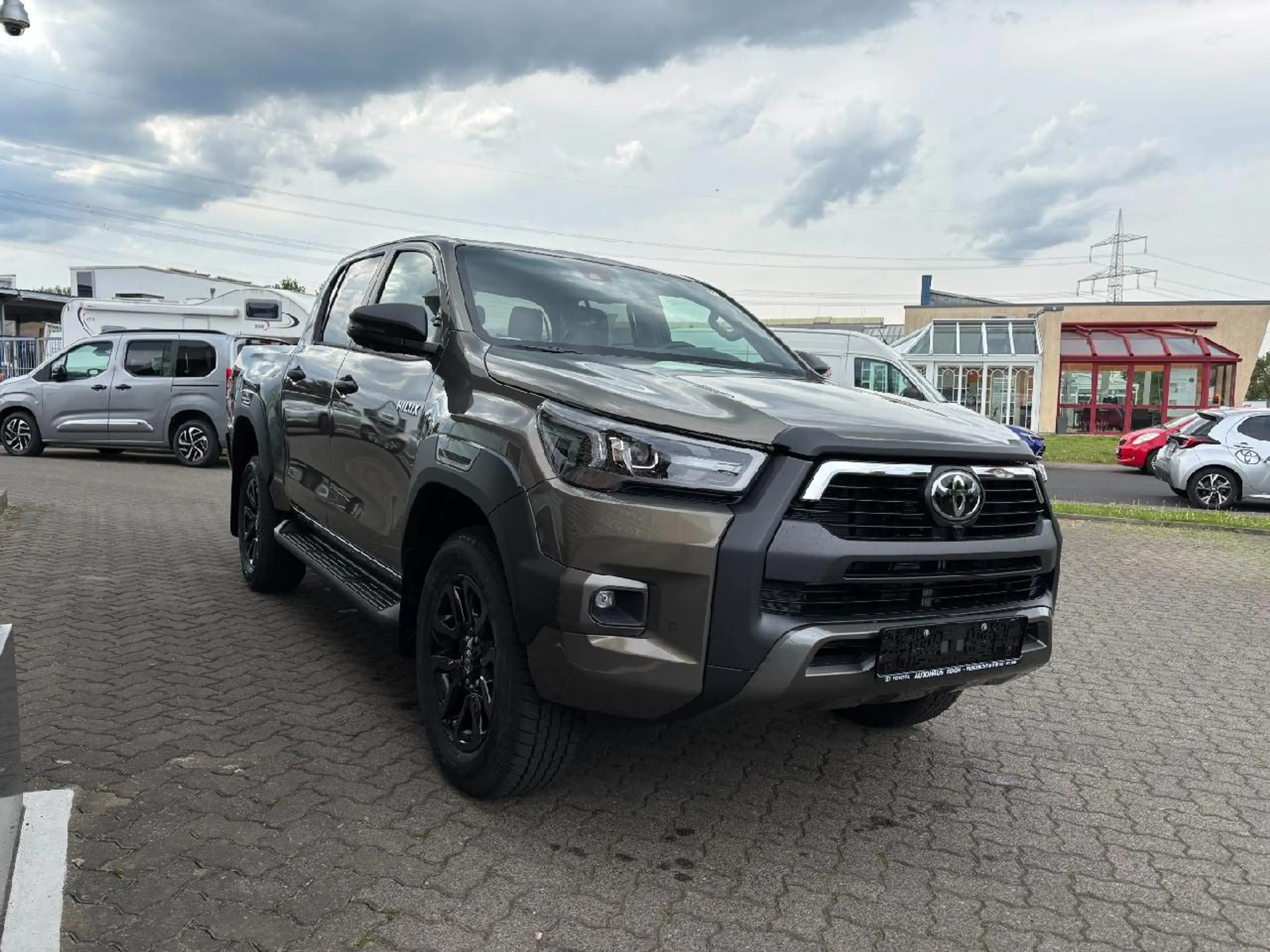 Toyota Hilux Double Cab Invincible 4x4 2.8 Aut sofort verf MHEV — photo 4